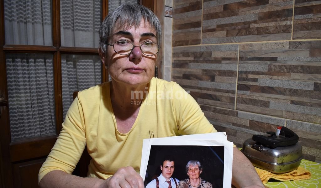 Se enteró que su hermana fue dada en adopción y hace 12 años la busca