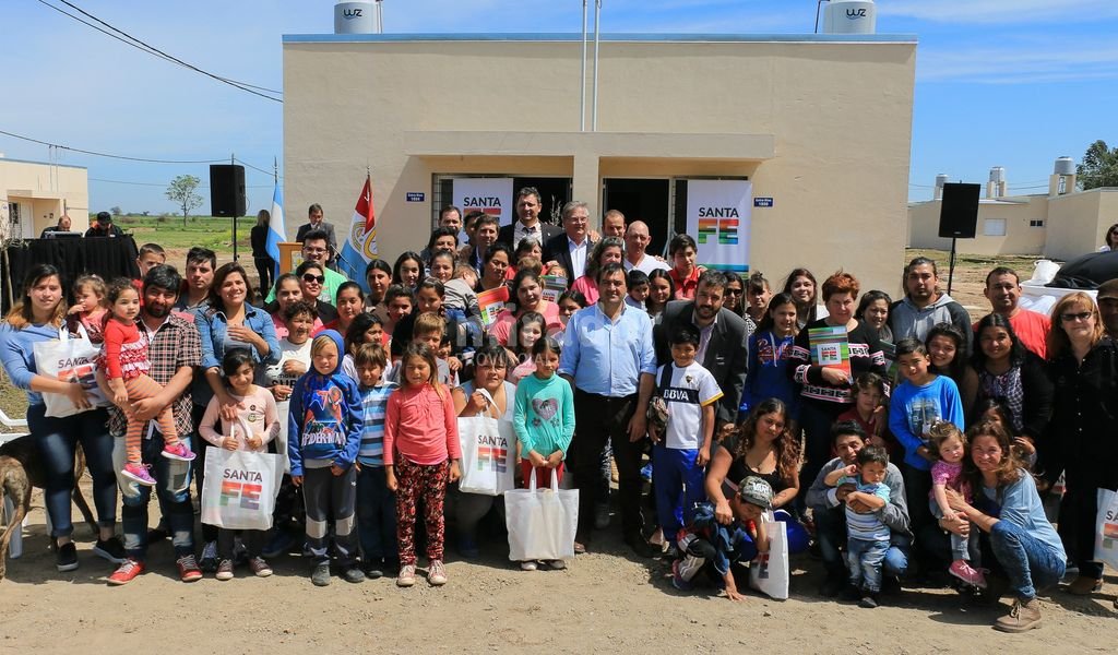 Provincia entregó 20 viviendas en Santa Clara de Buena Vista