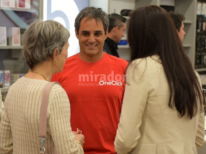 OneClick inauguró tienda Premium en Rosario