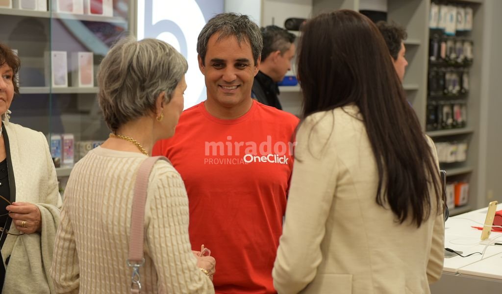 OneClick inauguró tienda Premium en Rosario