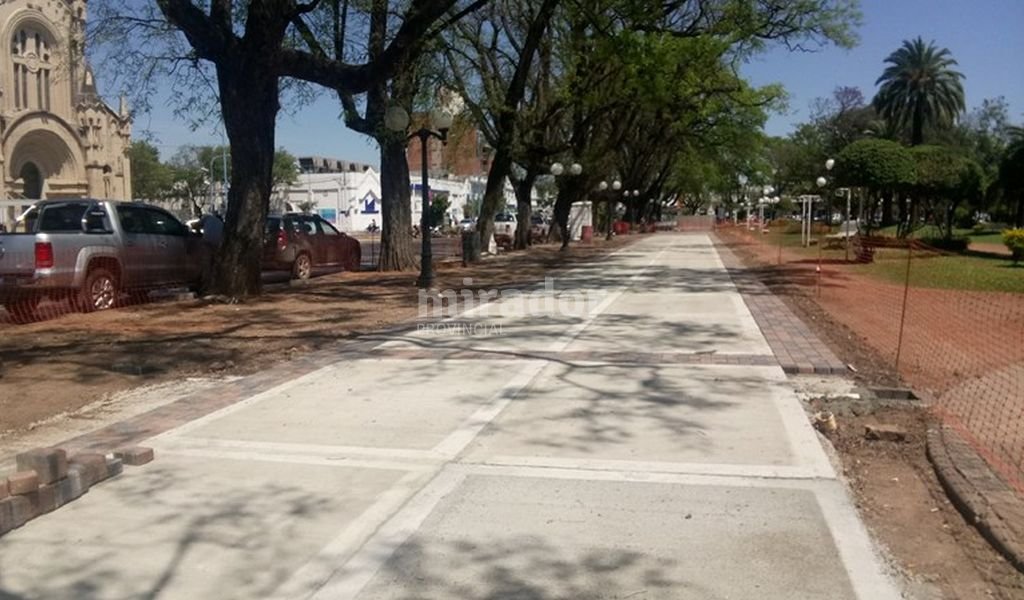 Rafaela: reconstrucción de las veredas de la plaza 25 de Mayo