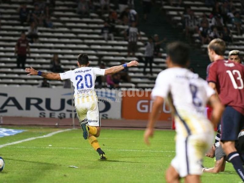 Rosario Central ganó su primer partido en el certamen