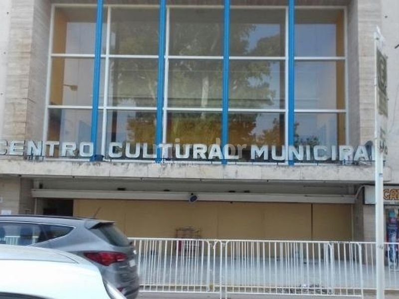El edificio del Centro Cultural se ‘enterró’ y cedió hacia adelante