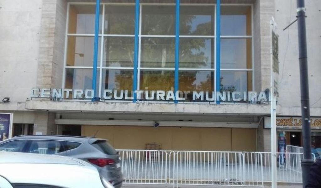 El edificio del Centro Cultural se ‘enterró’ y cedió hacia adelante