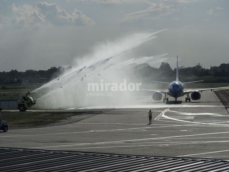 Aerolíneas aterrizó en Rosario el avión más moderno del mercado
