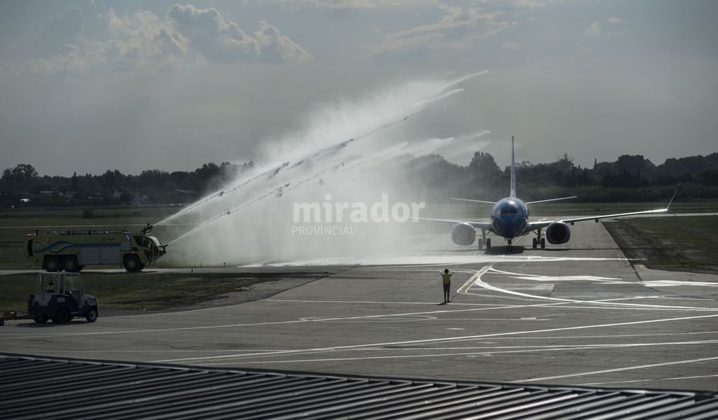 Aerolíneas aterrizó en Rosario el avión más moderno del mercado