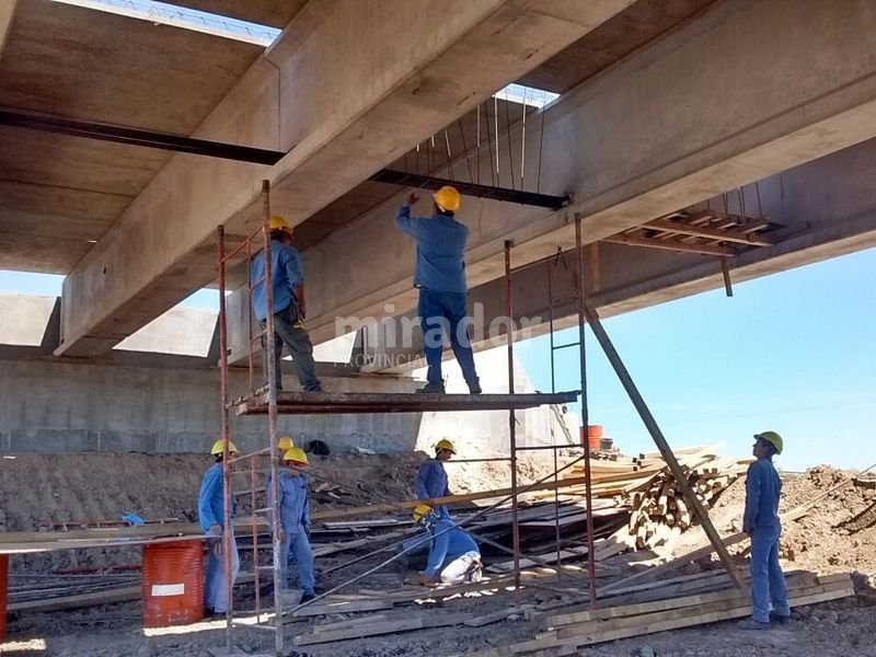 Se construye un puente nuevo sobre el Saladillo Amargo