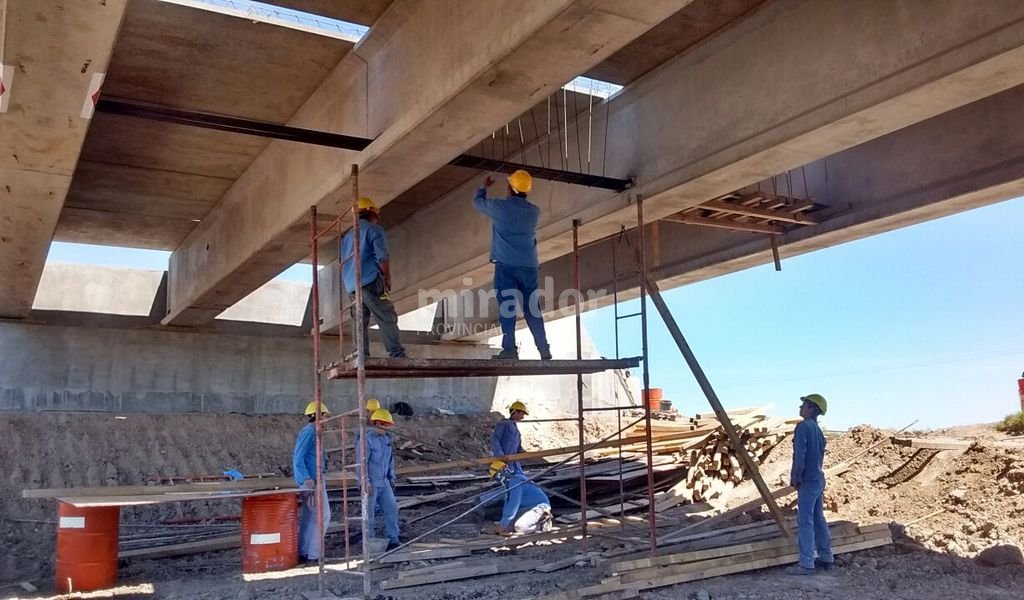 Se construye un puente nuevo sobre el Saladillo Amargo