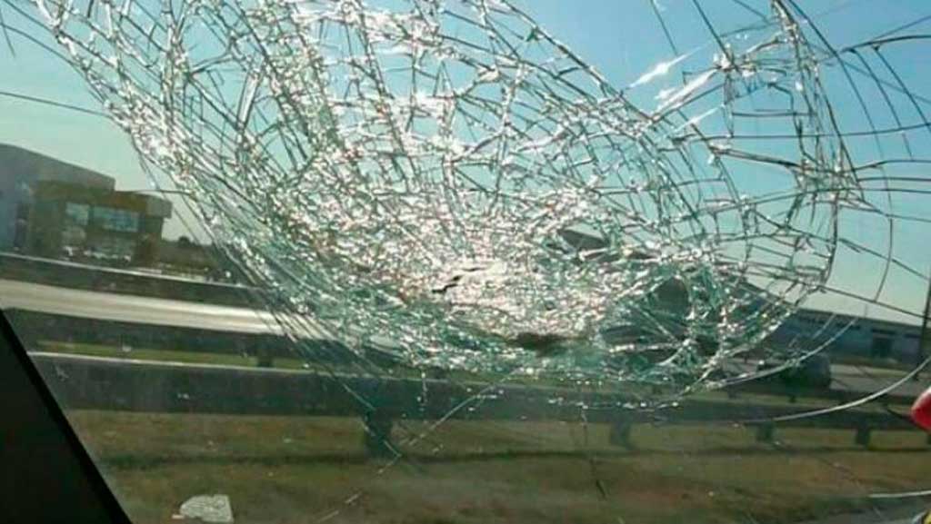 Advierten por agresiones a autos en los ingresos a Rosario