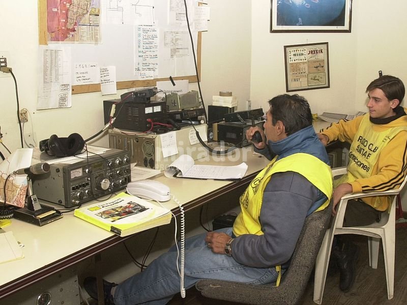 Radioaficionados: pasión por la red social donde se habla, oye y ayuda