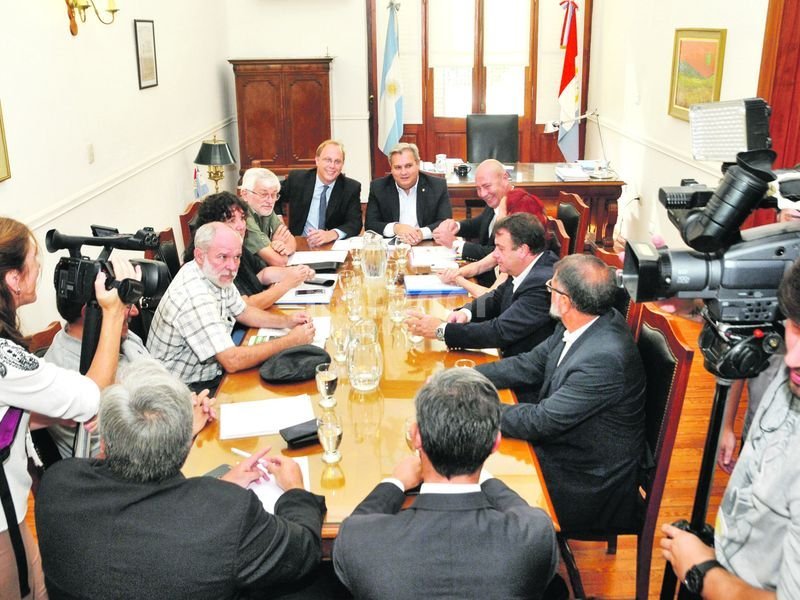 Comenzó sin cifras ni sorpresas la paritaria con gremios estatales