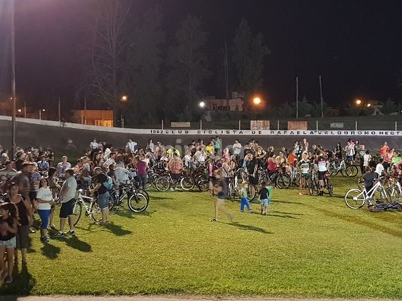 Rafaela: más de 300 personas en la bicicleteada nocturna