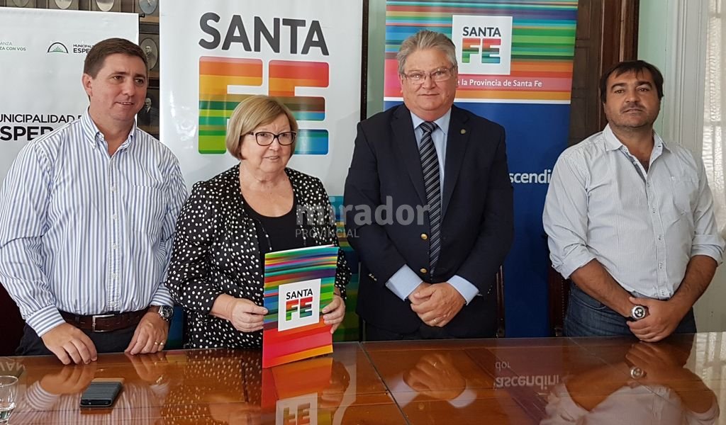 Convenio para construir 20 viviendas en Esperanza