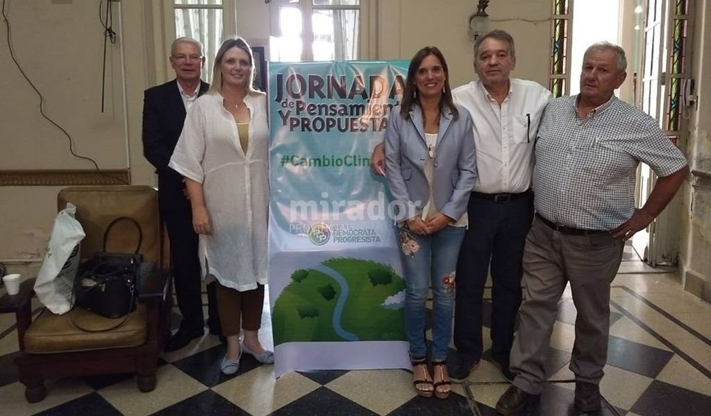 Funcionarios y legisladores abordan el cambio climático