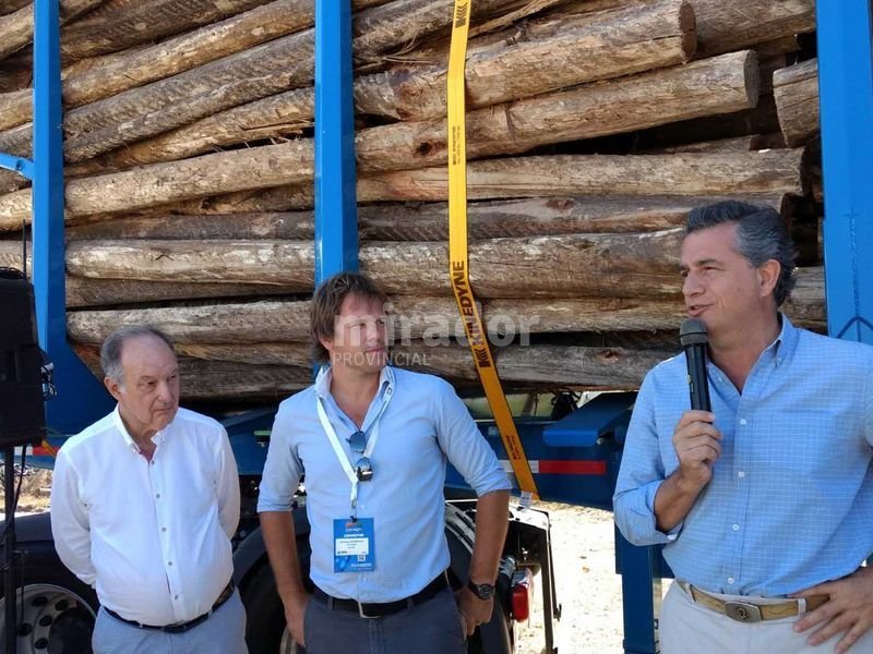 Presentación de un bitrén forestal en Expoagro