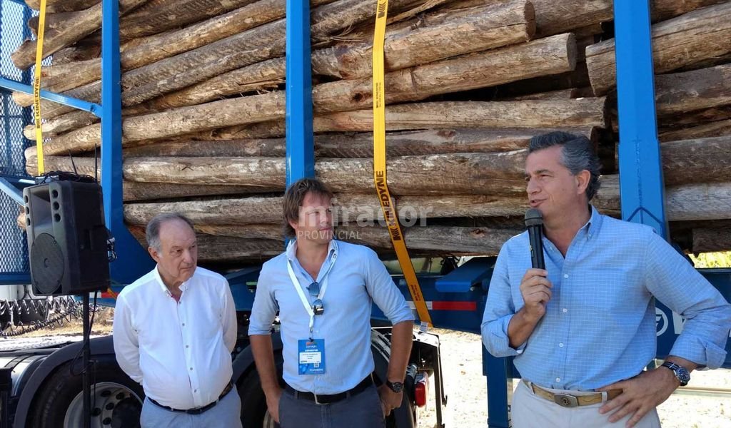 Presentación de un bitrén forestal en Expoagro