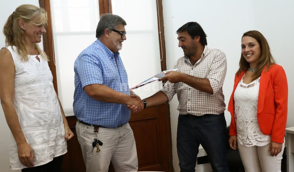 Rosario: anticipo de la Provincia para cloacas en cuatros barrios