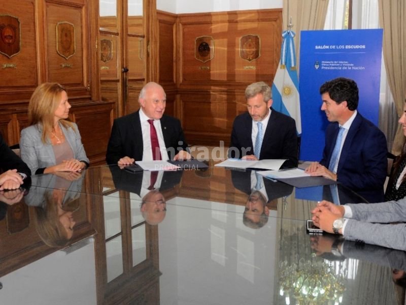 Lifschitz firmó convenios para obras hídricas