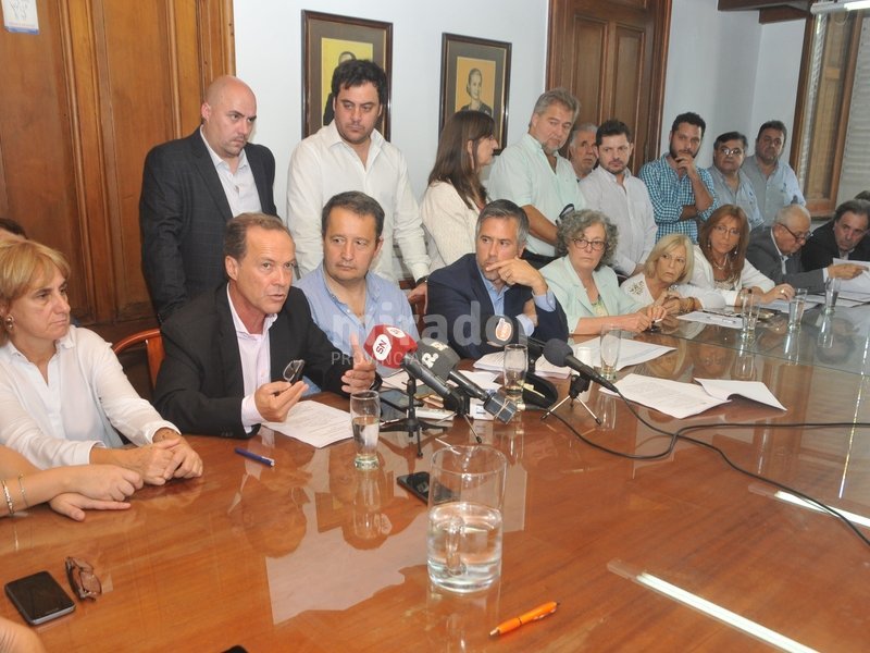Unidos contra aumentos de tarifas