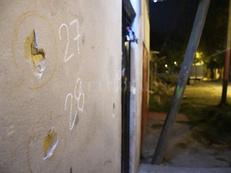 Asesinaron a un hombre vinculado con Los Monos e hirieron a su mujer e hijo