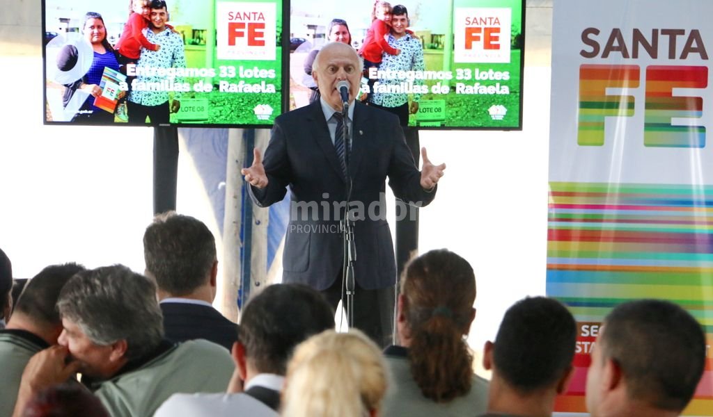 Rafaela: Lifschitz entregó lotes de Mi Tierra, Mi Casa