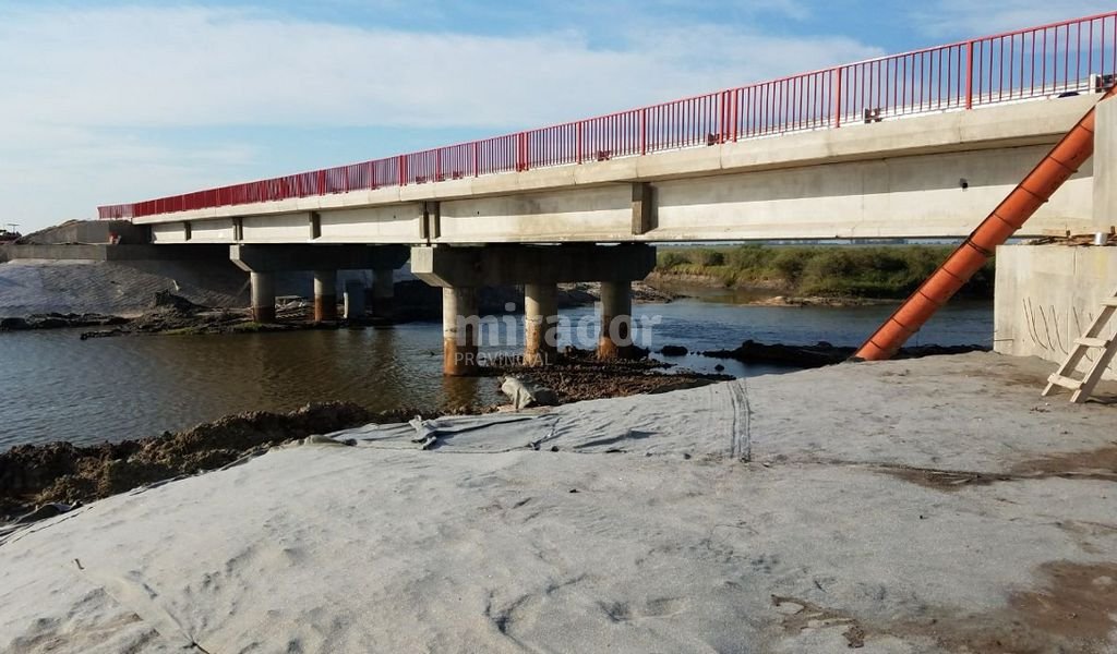 Construcción del puente nuevo sobre el arroyo Saladillo Amargo