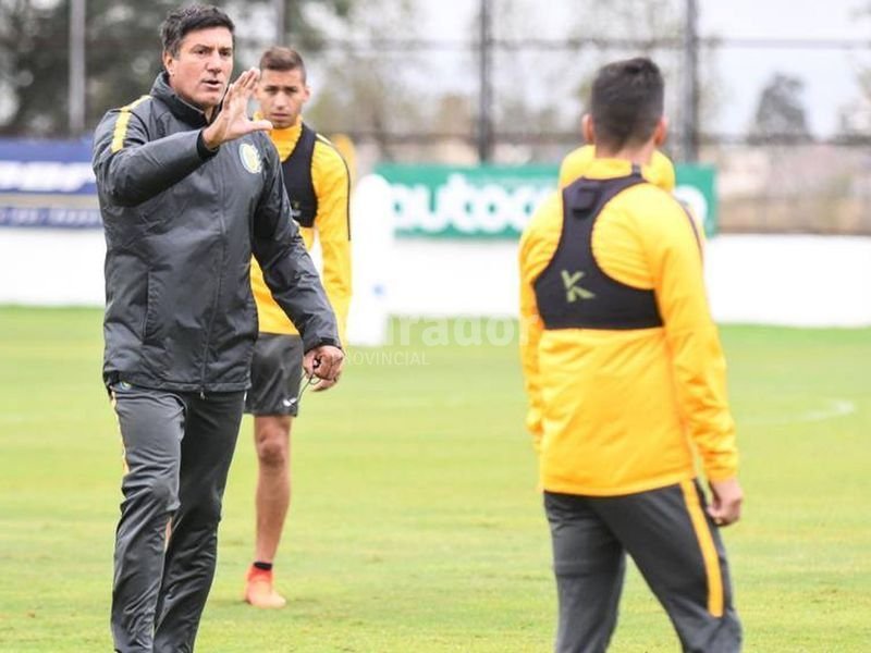 Chamot ya se hizo cargo, pero todos miran a Ruben