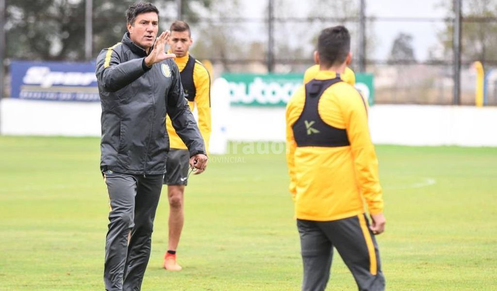 Chamot ya se hizo cargo, pero todos miran a Ruben