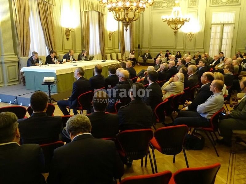 BCR: se aprobó la constitución de un banco comercial