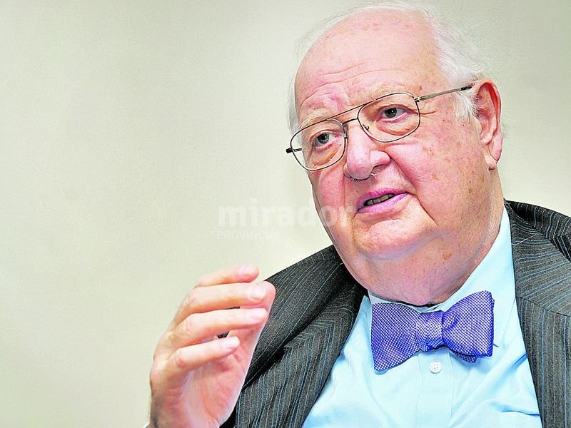 ‘El crecimiento empieza con gente que tenga buenos niveles de educación y de salud’