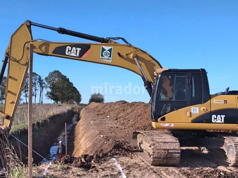 Firmat: comenzaron los trabajos del plan integral de desagües hídricos