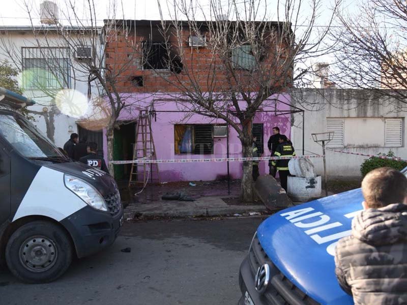 Tragedia en Rosario: una mujer y sus hijos murieron tras un incendio
