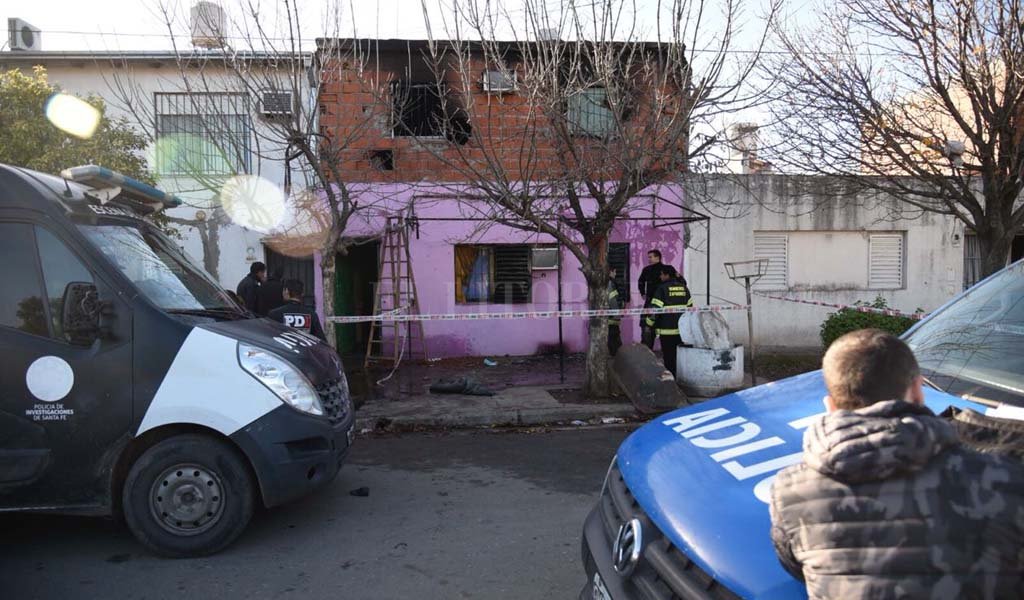 Tragedia en Rosario: una mujer y sus hijos murieron tras un incendio