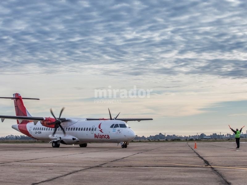 Avianca estrenó sus vuelos en el aeropuerto de Sauce Viejo