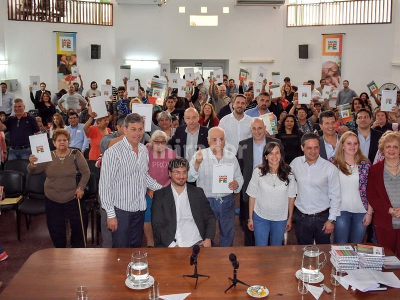 La Provincia ayuda a 3.900 familias en las escrituras de sus viviendas
