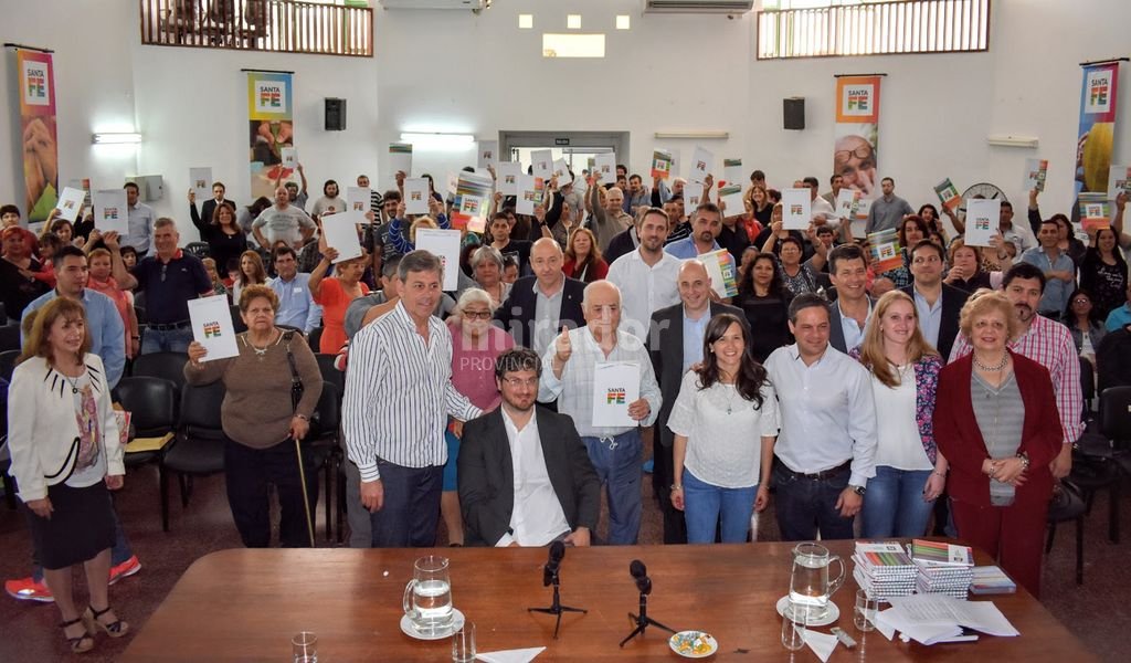 La Provincia ayuda a 3.900 familias en las escrituras de sus viviendas