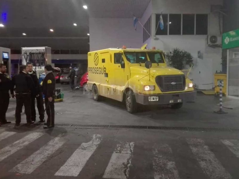 Balearon un camión de caudales en Rosario