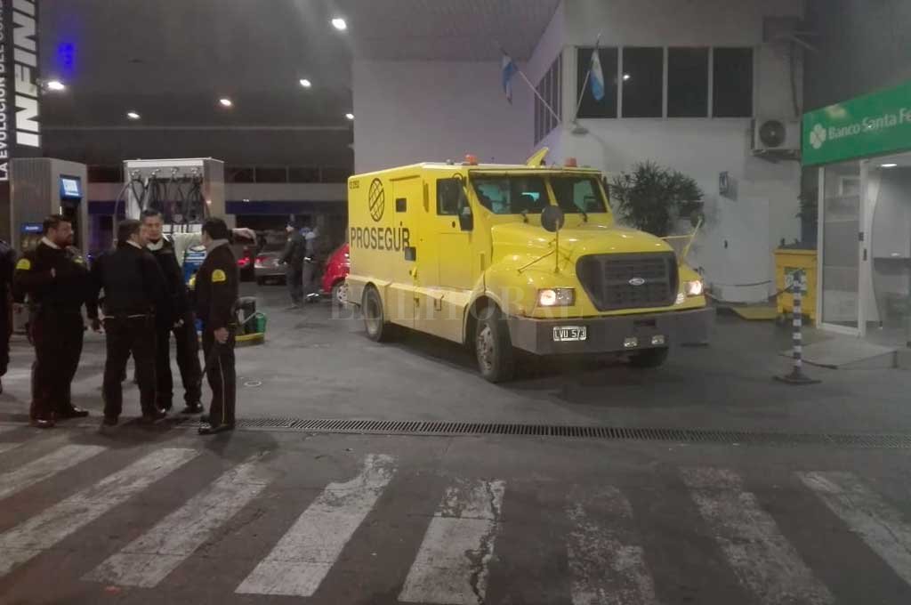 Balearon un camión de caudales en Rosario