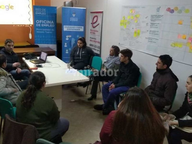 Venado Tuerto: jóvenes se capacitan para carga de datos