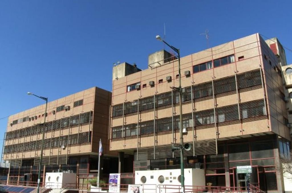 Lo condenaron por vender terrenos sin tener el título de corredor inmobiliario