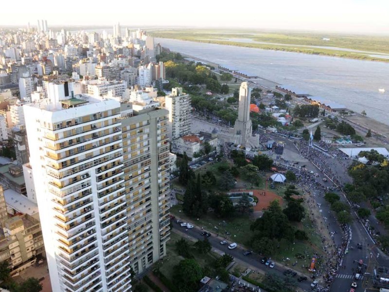 Para reanimar el mercado inmobiliario, en Rosario bajan los precios en dólares