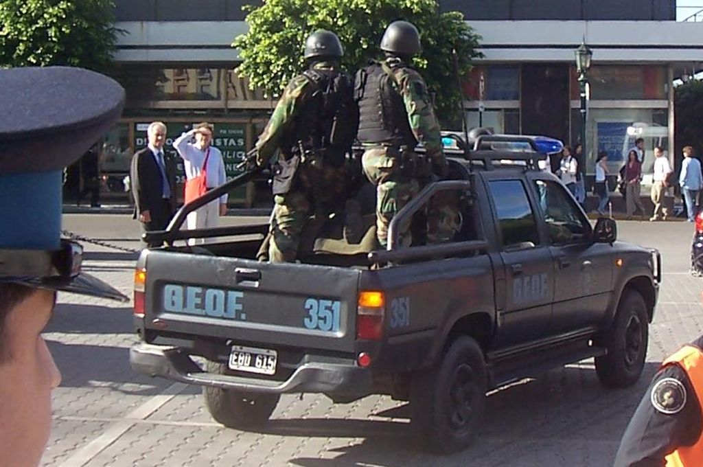 Balearon a dos policías federales cerca de Rosario