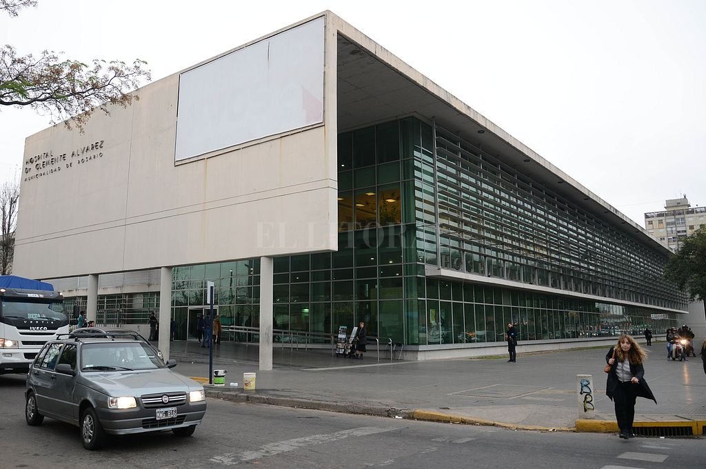 Rosario: balearon a un hombre para robarle la mochila y el celular