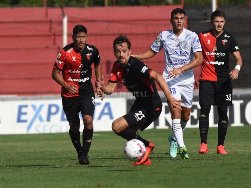 Colón venció a Godoy Cruz: la diferencia de los extremos