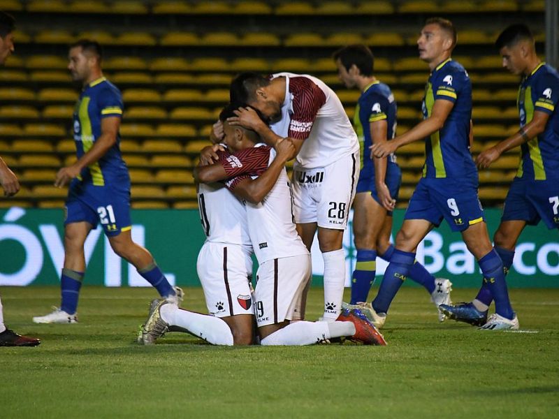 Colón derrotó a Rosario Central y salió de la zona de descenso