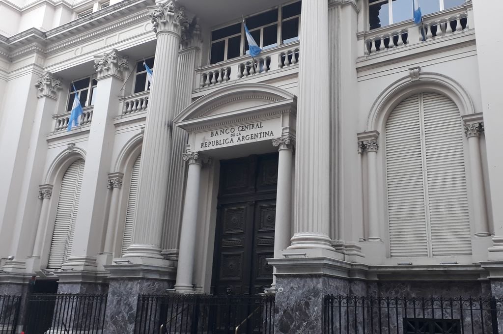 Un «corralito de hecho» persiste con los pesos