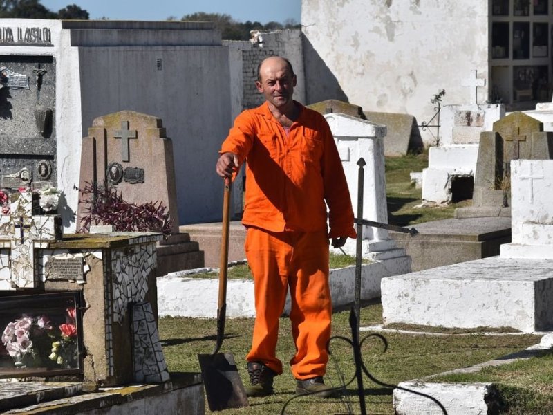 De oficio: sepulturero