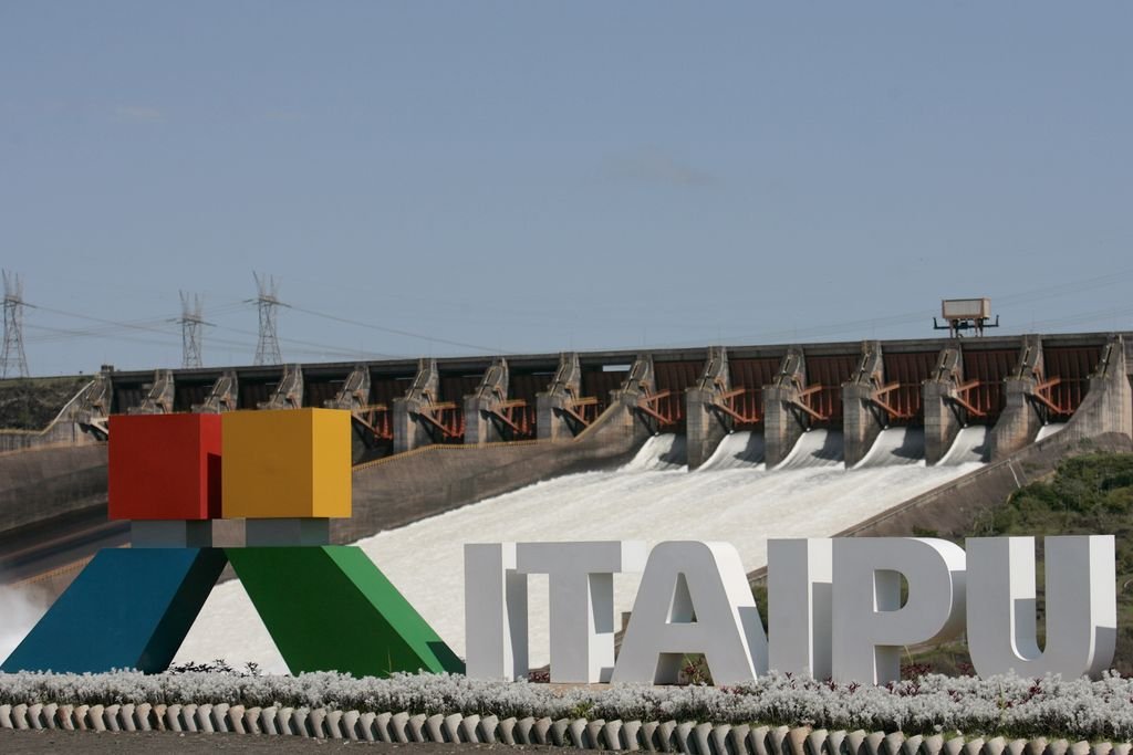 El desafío de acordar con Itaipú para que libere más agua y el río crezca