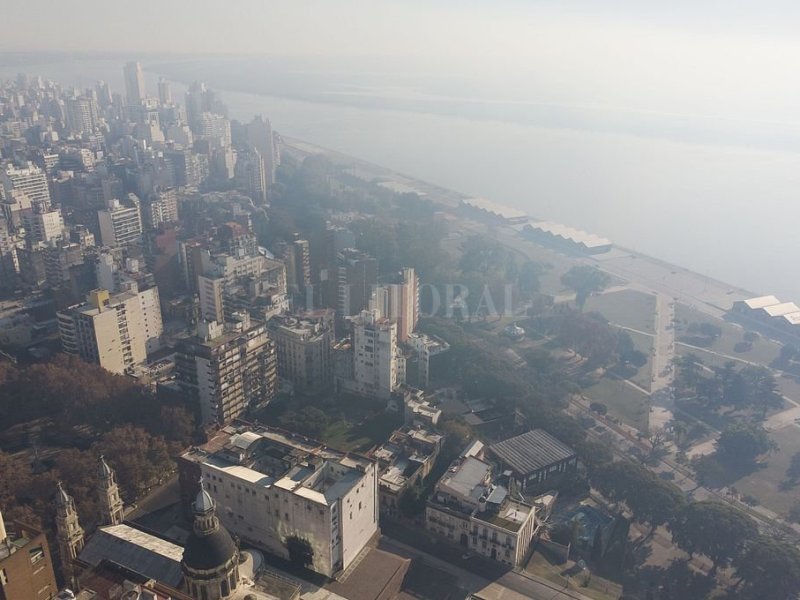 Por los incendios en las islas Rosario registró valores de contaminación en el aire 5 veces mayor al permitido