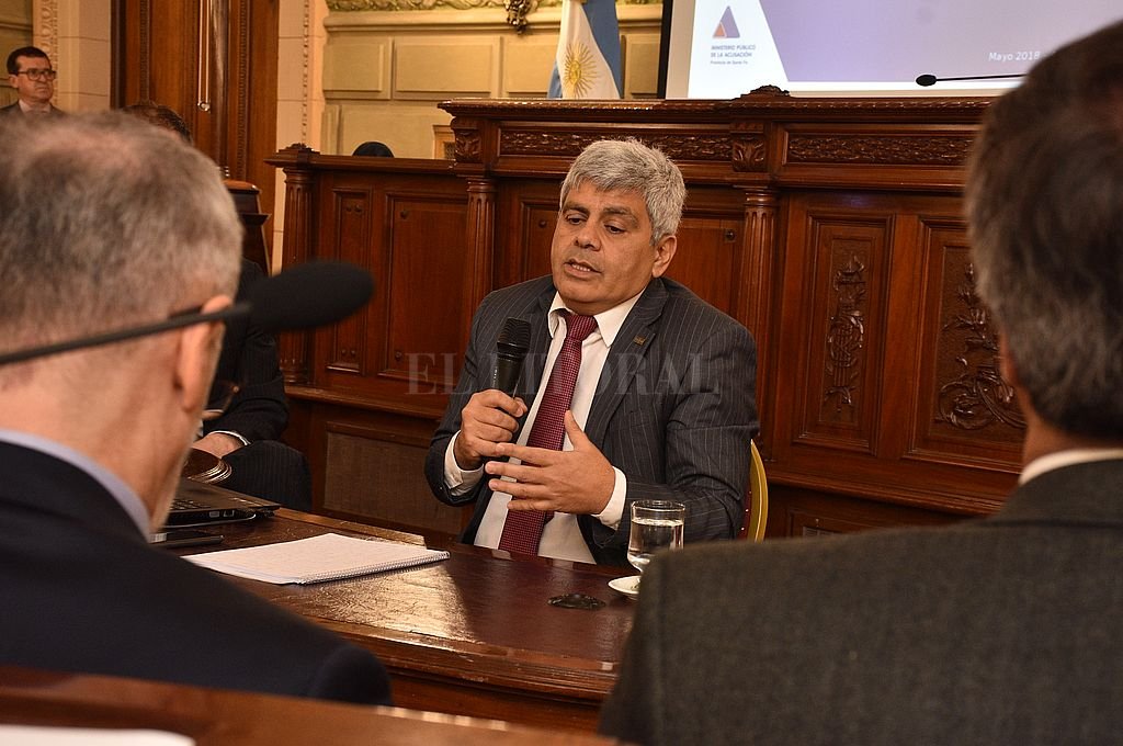 Se complica la situación de los fiscales acusados de corrupción